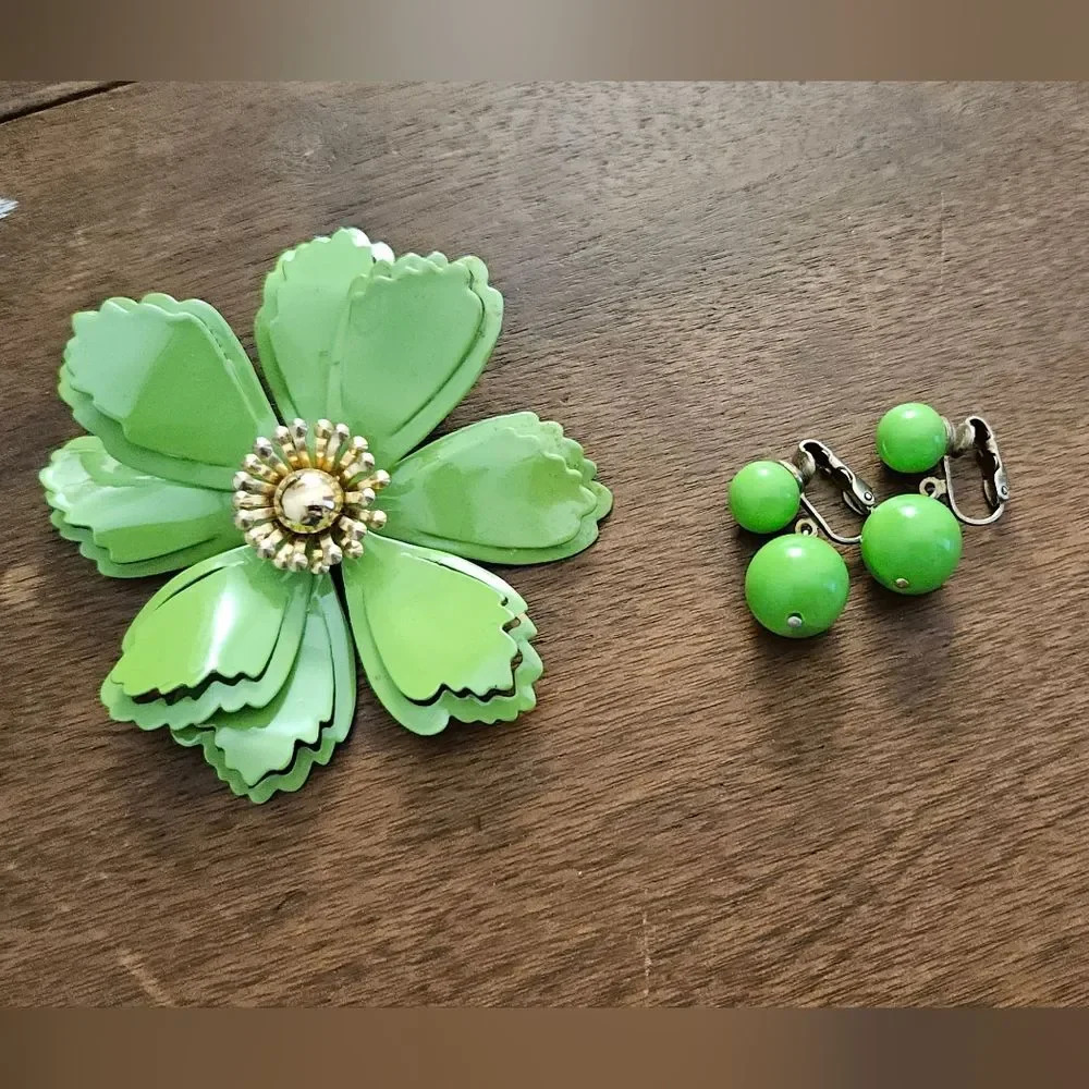 Vtg Enameled Metal Green Flower Brooch + Earring Set